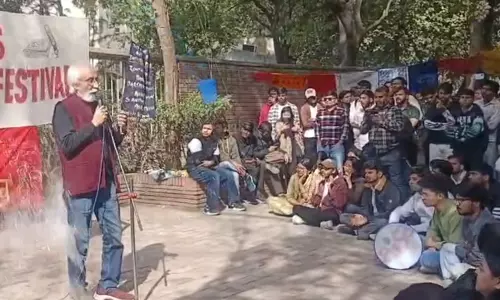 പ്രമുഖ ചരിത്രകാരന്‍ ഇര്‍ഫാന്‍ ഹബീബിന് നേരെ എബിവിപി ആക്രമണം