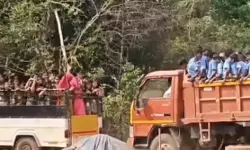 വിദ്യാര്ഥികളെ സ്റ്റഡി ടൂറിന് കൊണ്ടുപോയത് ടിപ്പറിലും പിക്കപ്പ് ട്രക്കിലും; പ്രധാന അധ്യാപകനെ സസ്പെന്ഡ് ചെയ്തു വിദ്യാര്ഥികളെ സ്റ്റഡി ടൂറിന് കൊണ്ടുപോയത് ടിപ്പറിലും പിക്കപ്പ് ട്രക്കിലും; പ്രധാന അധ്യാപകനെ സസ്പെന്ഡ് ചെയ്തു