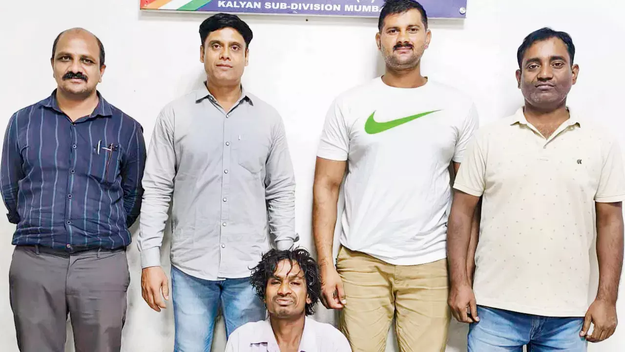 വന്ദേഭാരത് ട്രെയിനിന്റെ ശുചിമുറിയില് പാമ്പിനെ തുറന്നുവിട്ടു; യുവാവ് അറസ്റ്റില് വന്ദേഭാരത് ട്രെയിനിന്റെ ശുചിമുറിയില് പാമ്പിനെ തുറന്നുവിട്ടു; യുവാവ് അറസ്റ്റില്