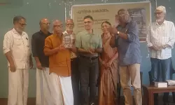 ഒലീവിലകളും എണ്ണപ്പാടങ്ങളും  പുസ്തകം പുറത്തിറങ്ങി