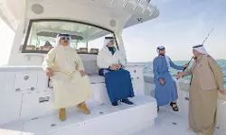 ബഹ്‌റൈന്‍ സ്‌പോര്‍ട്‌സ് ഡേ: കടല്‍ കായിക വിനോദങ്ങളില്‍ പങ്കെടുത്ത് ഹമദ് ബിന്‍ ഈസ അല്‍ ഖലീഫ