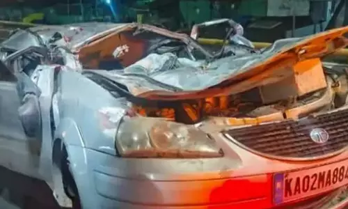 ബെംഗളൂരുവില് കാര് ബസ്സിലിടിച്ച് അപകടം; അഞ്ചു മരണം ബെംഗളൂരുവില് കാര് ബസ്സിലിടിച്ച് അപകടം; അഞ്ചു മരണം