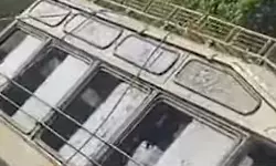 സ്‌കൂള്‍ബസ് തോട്ടിലേക്ക് മറിഞ്ഞു