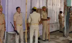 പോലിസ് വാഹനം മരത്തിലിടിച്ച് സബ് ഇന്‍സ്‌പെക്ടര്‍ മരിച്ചു; വനിതാ പോലിസടക്കം നാലു പേര്‍ക്ക് പരിക്ക്