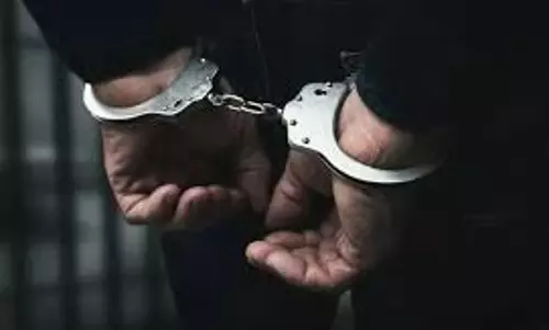 മുടി വെട്ടാന്‍ 20 രൂപ അധികം വാങ്ങി; കൊച്ചിയില്‍ സലൂണ്‍ ജീവനക്കാരെ ചുറ്റിക കൊണ്ട് മര്‍ദ്ദിച്ച യുവാവ് പിടിയില്‍