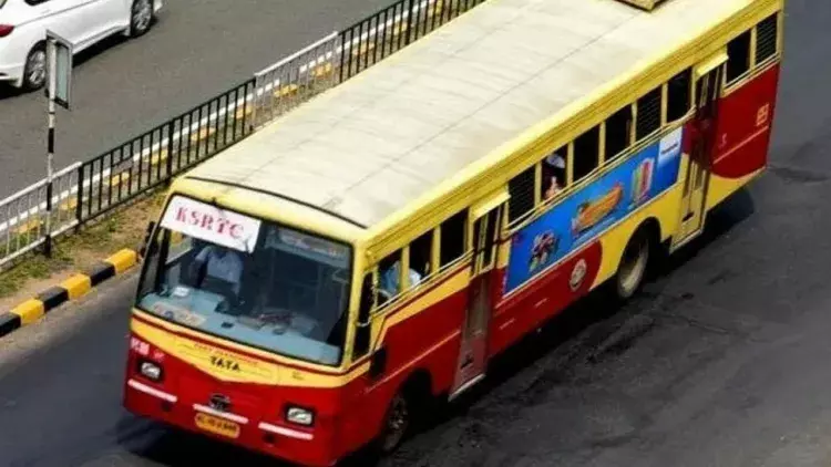 ഓടിക്കൊണ്ടിരുന്ന കെഎസ്ആര്ടിസി ബസില് നിന്നും വിദ്യാര്ഥി പുറത്തേയ്ക്ക് തെറിച്ചു വീണു; ഗുരുതര പരിക്ക് ഓടിക്കൊണ്ടിരുന്ന കെഎസ്ആര്ടിസി ബസില് നിന്നും വിദ്യാര്ഥി പുറത്തേയ്ക്ക് തെറിച്ചു വീണു; ഗുരുതര പരിക്ക്