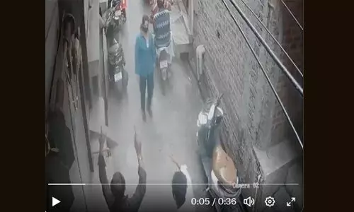 യുപിയില് വിവാഹാഘോഷത്തിലെ വെടിവെപ്പ്: എട്ട് വയസുകാരന് ഗുരുതരാവസ്ഥയില് (വീഡിയോ) യുപിയില് വിവാഹാഘോഷത്തിലെ വെടിവെപ്പ്: എട്ട് വയസുകാരന് ഗുരുതരാവസ്ഥയില് (വീഡിയോ)