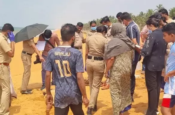 വേളി തീരക്കടലില് സ്ത്രീയുടെ മൃതദേഹം കണ്ടെത്തി വേളി തീരക്കടലില് സ്ത്രീയുടെ മൃതദേഹം കണ്ടെത്തി