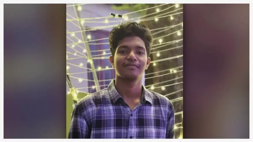 ഭക്ഷണം കഴിക്കുന്നതിനിടെ യുവാവ് കുഴഞ്ഞുവീണ് മരിച്ചു ഭക്ഷണം കഴിക്കുന്നതിനിടെ യുവാവ് കുഴഞ്ഞുവീണ് മരിച്ചു