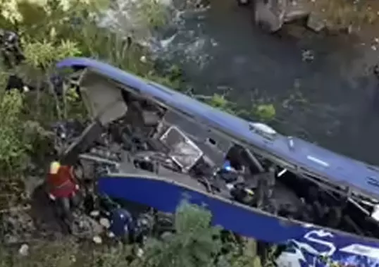 നേപ്പാളില് ബസ്സ് നദിയിലേക്ക് മറിഞ്ഞു; 18 പേര് മരിച്ചു, 26 പേര്ക്ക് പരിക്ക് നേപ്പാളില് ബസ്സ് നദിയിലേക്ക് മറിഞ്ഞു; 18 പേര് മരിച്ചു, 26 പേര്ക്ക് പരിക്ക്