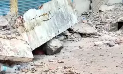 കോഴിക്കോട്ട് കെട്ടിടത്തിന്റെ സ്ലാബ് തകര്ന്നു വീണു; രണ്ടുമരണം കോഴിക്കോട്ട് കെട്ടിടത്തിന്റെ സ്ലാബ് തകര്ന്നു വീണു; രണ്ടുമരണം