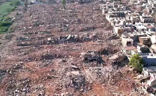 രാജ്കോട്ടില് മുനിസിപ്പല് കോര്പ്പറേഷന് നഗരത്തില് 1,489 വീടുകള് പൊളിച്ചുമാറ്റി രാജ്കോട്ടില് മുനിസിപ്പല് കോര്പ്പറേഷന് നഗരത്തില് 1,489 വീടുകള് പൊളിച്ചുമാറ്റി