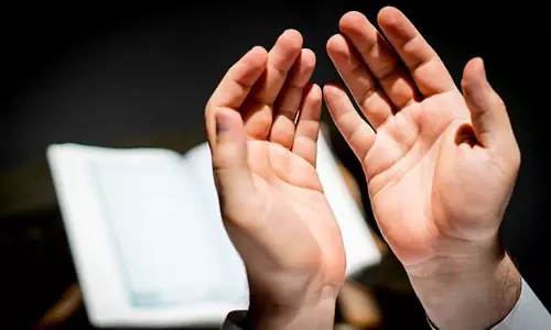 വിമാനത്താവളത്തിന് സമീപം മുസ് ലിം ഡ്രൈവര്മാര്ക്ക് നമസ്കാരം നടത്താന് അനുവദിക്കുന്നതില് സുരക്ഷാ ഭീഷണിയുണ്ടെന്ന് മഹാരാഷ്ട്ര സര്ക്കാര്; ബദല് ക്രമീകരണങ്ങള് ഏര്പ്പെടുത്തണമെന്ന് ഹൈക്കോടതി വിമാനത്താവളത്തിന് സമീപം മുസ് ലിം ഡ്രൈവര്മാര്ക്ക് നമസ്കാരം നടത്താന് അനുവദിക്കുന്നതില് സുരക്ഷാ ഭീഷണിയുണ്ടെന്ന് മഹാരാഷ്ട്ര സര്ക്കാര്; ബദല് ക്രമീകരണങ്ങള് ഏര്പ്പെടുത്തണമെന്ന് ഹൈക്കോടതി