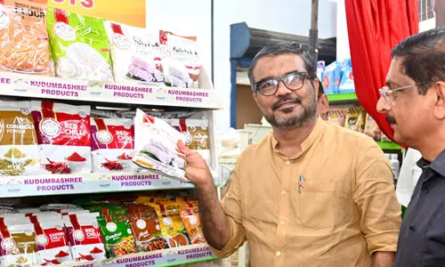 കുടുംബശ്രീ സംരംഭകരുടെ ഉത്പന്നങ്ങള് ഇനി റീട്ടെയില് വിപണിയില് കുടുംബശ്രീ സംരംഭകരുടെ ഉത്പന്നങ്ങള് ഇനി റീട്ടെയില് വിപണിയില്