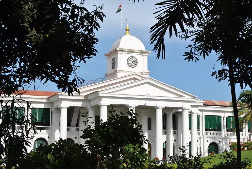 സര്ക്കാര് ജീവനക്കാര്ക്ക് അഷ്വേര്ഡ് പെന്ഷന്; ഏപ്രില് ഒന്നു മുതല് പ്രാബല്യത്തില് സര്ക്കാര് ജീവനക്കാര്ക്ക് അഷ്വേര്ഡ് പെന്ഷന്; ഏപ്രില് ഒന്നു മുതല് പ്രാബല്യത്തില്