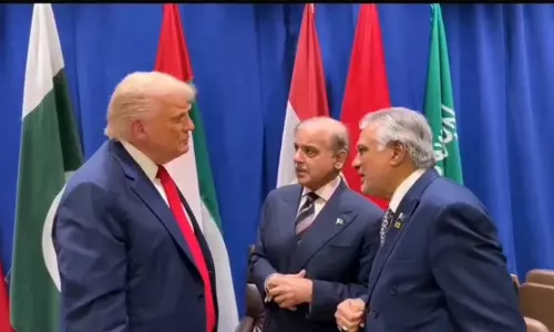 പാകിസ്താന്‍ പ്രധാനമന്ത്രിയെയും സൈനിക മേധാവിയെയും പ്രശംസിച്ച് ഡോണള്‍ഡ് ട്രംപ്