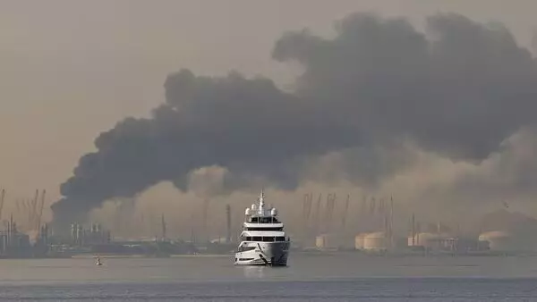 ഇറാന്റെ വ്യാപക തിരിച്ചടി; പശ്ചിമേഷ്യയില് 27 യുഎസ് താവളങ്ങള് ലക്ഷ്യമാക്കി ആക്രമണം ഇറാന്റെ വ്യാപക തിരിച്ചടി; പശ്ചിമേഷ്യയില് 27 യുഎസ് താവളങ്ങള് ലക്ഷ്യമാക്കി ആക്രമണം