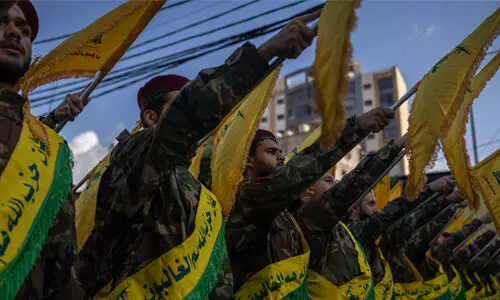 ഇസ്രായേല് സൈനിക താവളത്തിന് നേരെ ഹിസ്ബുല്ല റോക്കറ്റ് ആക്രമണം; ബെയ്റൂത്തില് ബോംബാക്രമണം നടത്തി ഇസ്രായേല് ഇസ്രായേല് സൈനിക താവളത്തിന് നേരെ ഹിസ്ബുല്ല റോക്കറ്റ് ആക്രമണം; ബെയ്റൂത്തില് ബോംബാക്രമണം നടത്തി ഇസ്രായേല്