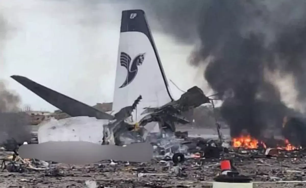 തെക്കന്‍ ഇറാനില്‍ വിമാനത്താവളത്തിന് നേരെ ഇസ്രായേല്‍ ആക്രമണം; യാത്രാവിമാനം തകര്‍ന്നു