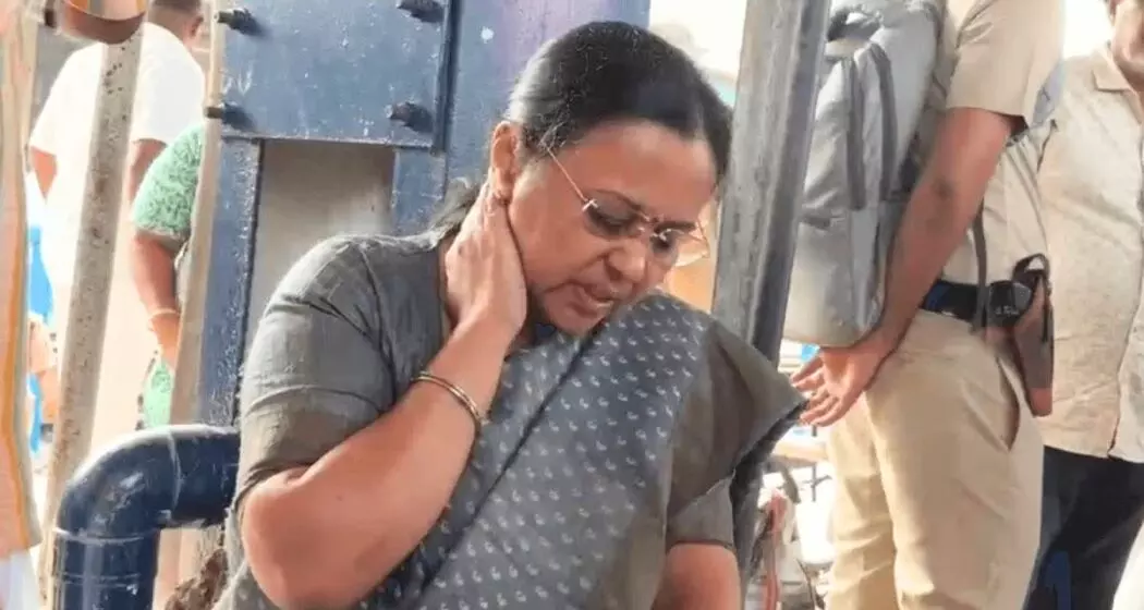 വീണാ ജോര്ജിനെ ആക്രമിച്ചെന്ന കേസില് കെ എസ് യു പ്രവര്ത്തകരുടെ ജാമ്യാപേക്ഷയില് വിധി ഇന്ന് വീണാ ജോര്ജിനെ ആക്രമിച്ചെന്ന കേസില് കെ എസ് യു പ്രവര്ത്തകരുടെ ജാമ്യാപേക്ഷയില് വിധി ഇന്ന്