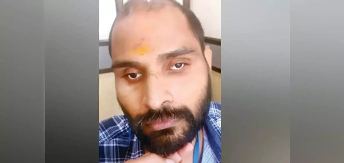 ചികില്‍സാ പിഴവില്‍ കാഴ്ച്ച നഷ്ടപ്പെട്ടെന്ന് ആരോപിക്കുന്ന സനൂപിന് കൃത്രിമക്കണ്ണുകള്‍ വച്ചു