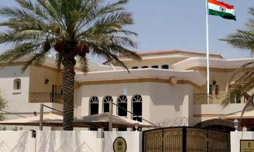 ഖത്തറില്‍ താമസിക്കുന്ന ഇന്ത്യന്‍ പൗരന്മാര്‍ക്ക് സഹായത്തിനായി വിളിക്കാം: ഇന്ത്യന്‍ എംബസി