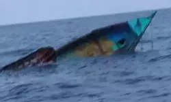 കൊല്ലം തീരത്ത് ബോട്ടില്‍ കപ്പല്‍ ഇടിച്ചു; രണ്ടു മല്‍സ്യത്തൊഴിലാളികളെ കാണാതായി