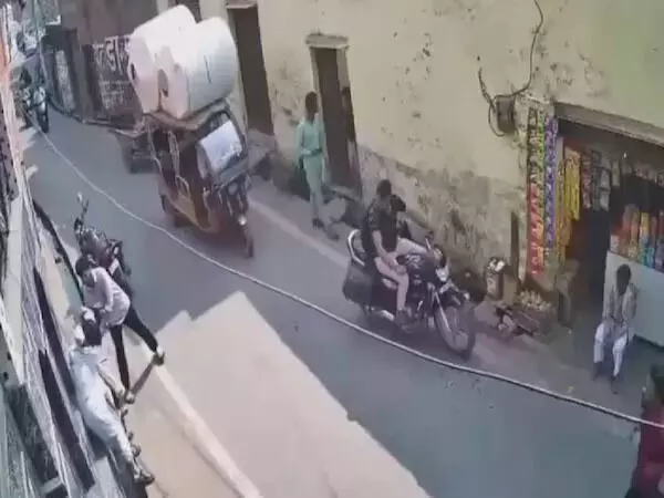 ഉത്തര്പ്രദേശില് ഇമാമിനു നേരെ ക്രൂരമര്ദ്ദനം; സംഭവത്തിനു പിന്നില് ആര്എസ്എസുകാര് ഉത്തര്പ്രദേശില് ഇമാമിനു നേരെ ക്രൂരമര്ദ്ദനം; സംഭവത്തിനു പിന്നില് ആര്എസ്എസുകാര്