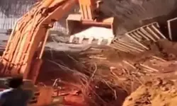 നിര്‍മാണത്തിലിരുന്ന മതിലിടിഞ്ഞുവീണ് ഏഴു മരണം