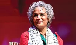 നമ്മുടെ സര്‍ക്കാരിന്റെ നട്ടെല്ലില്ലാത്ത നടപടിയില്‍ ഞാന്‍ ലജ്ജിക്കുന്നു: ഇറാനെതിരായ യുഎസ്-ഇസ്രായേല്‍ ആക്രമണത്തെക്കുറിച്ച് അരുന്ധതി റോയ്