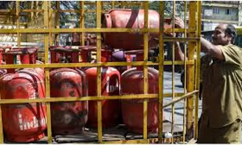 എല്‍പിജി പ്രതിസന്ധി: അവശ്യവസ്തു നിയമം ഏര്‍പ്പെടുത്തി കേന്ദ്രം; ഗാര്‍ഹിക, വാഹനമേഖലകള്‍ക്ക് മുന്‍ഗണന