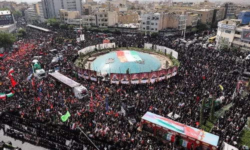 തെഹ്റാനില്‍ സൈനിക മേധാവികളുടെ സംസ്‌കാര ചടങ്ങുകള്‍ നടന്നു(ചിത്രങ്ങള്‍)