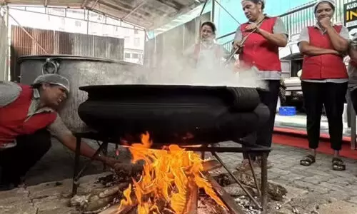വാണിജ്യ എല്പിജി പ്രതിസന്ധി അതിരൂക്ഷം; കൊച്ചിയില് 70 ശതമാനത്തോളം ഹോട്ടലുകളും പൂട്ടി വാണിജ്യ എല്പിജി പ്രതിസന്ധി അതിരൂക്ഷം; കൊച്ചിയില് 70 ശതമാനത്തോളം ഹോട്ടലുകളും പൂട്ടി
