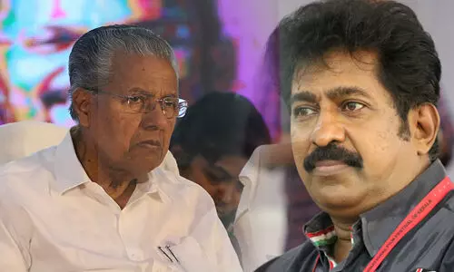 മഹാനടന് ഒരു നീതി, ചെറിയ നടനായ എന്നോട് മറ്റൊരു നീതി; മുഖ്യമന്ത്രിയെ വിമര്ശിച്ച് പ്രേംകുമാറിന്റെ ഫേസ്ബുക്ക് പോസ്റ്റ് മഹാനടന് ഒരു നീതി, ചെറിയ നടനായ എന്നോട് മറ്റൊരു നീതി; മുഖ്യമന്ത്രിയെ വിമര്ശിച്ച് പ്രേംകുമാറിന്റെ ഫേസ്ബുക്ക് പോസ്റ്റ്