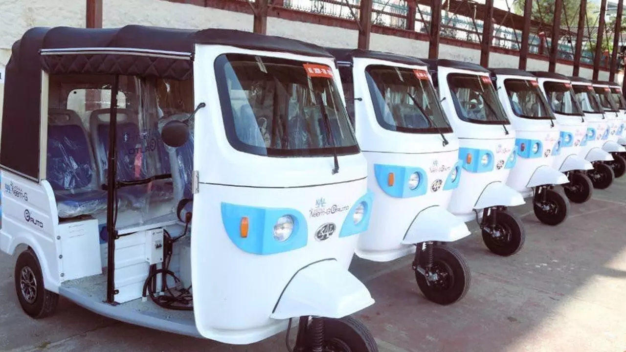 ഇ-ഓട്ടോറിക്ഷകള്ക്ക് സബ്സിഡി: മാര്ച്ച് നാലു മുതല് അപേക്ഷിക്കാം ഇ-ഓട്ടോറിക്ഷകള്ക്ക് സബ്സിഡി: മാര്ച്ച് നാലു മുതല് അപേക്ഷിക്കാം