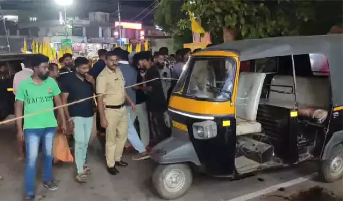 ഇടുക്കിയില് യുവാവിനെ കുത്തിക്കൊന്നു ഇടുക്കിയില് യുവാവിനെ കുത്തിക്കൊന്നു