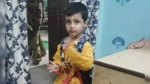 ലഖ്നൗവില് നാലു വയസ്സുകാരനെ അച്ഛനും രണ്ടാനമ്മയും ചേര്ന്ന് തല്ലിക്കൊന്നു ലഖ്നൗവില് നാലു വയസ്സുകാരനെ അച്ഛനും രണ്ടാനമ്മയും ചേര്ന്ന് തല്ലിക്കൊന്നു