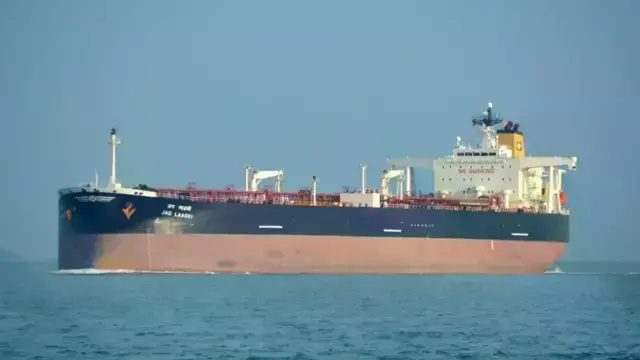 ഹോര്മുസ് കടലിടുക്ക് കടന്ന് ഇന്ത്യന് കപ്പല് ജഗ് ലാഡ്കി ഹോര്മുസ് കടലിടുക്ക് കടന്ന് ഇന്ത്യന് കപ്പല് ജഗ് ലാഡ്കി