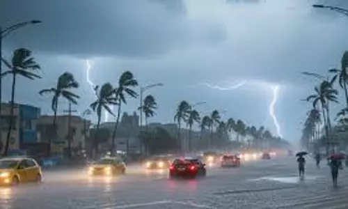 സംസ്ഥാനത്ത് ഇരട്ട ചക്രവാതച്ചുഴി; ന്യൂനമര്‍ദ്ദ പാത്തി, വെള്ളിയാഴ്ച വരെ പരക്കെ മഴ, ഇടിമിന്നലിനും സാധ്യത