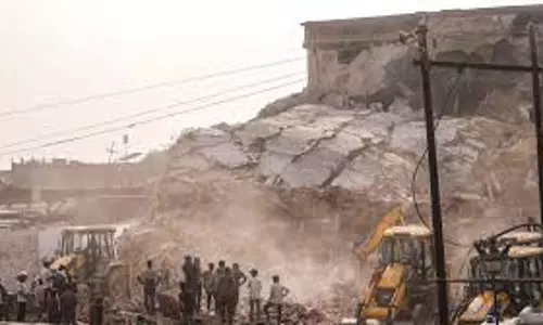 ഉത്തര്പ്രദേശില് കോള്ഡ് സ്റ്റോറേജ് കേന്ദ്രത്തിന്റെ ഒരു ഭാഗം തകര്ന്നു വീണു; നാലുമരണം, അമോണിയ ചോര്ച്ച ഉത്തര്പ്രദേശില് കോള്ഡ് സ്റ്റോറേജ് കേന്ദ്രത്തിന്റെ ഒരു ഭാഗം തകര്ന്നു വീണു; നാലുമരണം, അമോണിയ ചോര്ച്ച