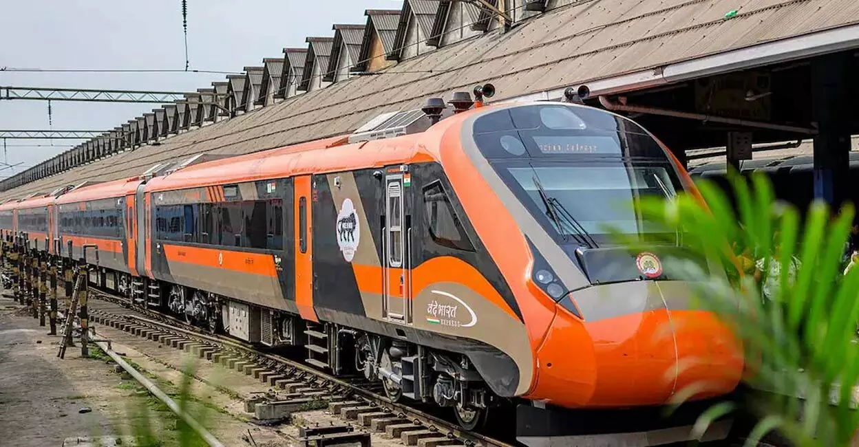 വന്ദേ ഭാരതില് മോശം ഭക്ഷണം; ഐആര്സിടിസിക്കും കരാറുകാരനും പിഴചുമത്തി റെയില്വെ വന്ദേ ഭാരതില് മോശം ഭക്ഷണം; ഐആര്സിടിസിക്കും കരാറുകാരനും പിഴചുമത്തി റെയില്വെ