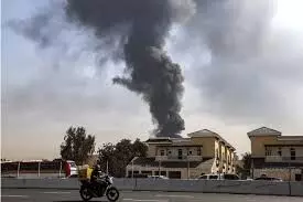 ഇറാന്റെ മിസൈല് അവശിഷ്ടം റോഡില്; അബൂദബിയില് രണ്ടു മരണം ഇറാന്റെ മിസൈല് അവശിഷ്ടം റോഡില്; അബൂദബിയില് രണ്ടു മരണം