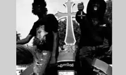 പൂന്തോപ്പ് പള്ളി സെമിത്തേരിയില്‍ പുലര്‍ച്ചെ രണ്ടരയോടെ ആളനക്കം; കറുത്ത വസ്ത്രം ധരിച്ച് കുരിശില്‍ തലകീഴായി കിടന്ന് റീല്‍ ചിത്രീകരണം