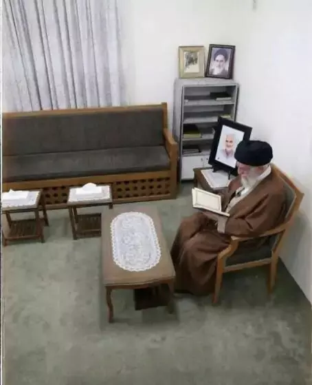 സോഷ്യല് മീഡിയയില് വൈറലായി ഇറാനിയന് മുന് പരമോന്നത നേതാവിന്റെ ഫോട്ടോ സോഷ്യല് മീഡിയയില് വൈറലായി ഇറാനിയന് മുന് പരമോന്നത നേതാവിന്റെ ഫോട്ടോ