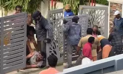 ആലപ്പുഴ അരൂരില്‍ കാളിയാര്‍ മഠത്തില്‍ യുവാവിന് ക്രൂരമര്‍ദനം