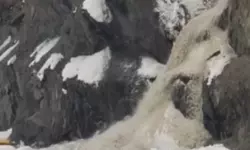 സോജില ചുരത്തില് ഹിമപാതം; കുഞ്ഞടക്കം അഞ്ചുമരണം, ഏഴു പേര്ക്ക് പരിക്കേറ്റു (വീഡിയോ) സോജില ചുരത്തില് ഹിമപാതം; കുഞ്ഞടക്കം അഞ്ചുമരണം, ഏഴു പേര്ക്ക് പരിക്കേറ്റു (വീഡിയോ)