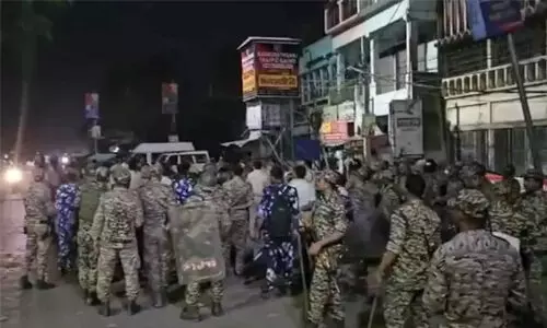 മുര്ഷിദാബാദില് രാമനവമി ഘോഷയാത്രയ്ക്കിടെ സംഘര്ഷം; കടകള് തകര്ത്തു മുര്ഷിദാബാദില് രാമനവമി ഘോഷയാത്രയ്ക്കിടെ സംഘര്ഷം; കടകള് തകര്ത്തു