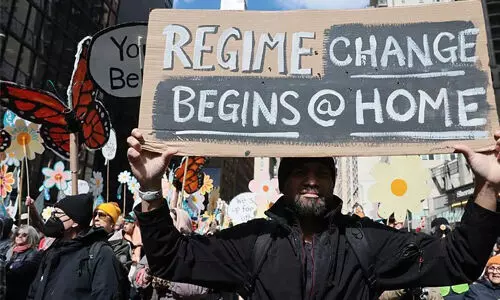 ഏകാധിപത്യ ഭരണരീതി അവസാനിപ്പിക്കുക; ട്രംപ് ഭരണകൂടത്തിനെതിരേ വന് പ്രക്ഷോഭം, നോ കിങ്സ് റാലികളില് ദശലക്ഷങ്ങള് ഏകാധിപത്യ ഭരണരീതി അവസാനിപ്പിക്കുക; ട്രംപ് ഭരണകൂടത്തിനെതിരേ വന് പ്രക്ഷോഭം, നോ കിങ്സ് റാലികളില് ദശലക്ഷങ്ങള്