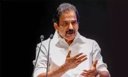 മുഖ്യമന്ത്രിയുടെ ഓഫിസിലെ ഉന്നതന്റെ ബന്ധുവും ഡിവൈഎഫ്‌ഐ നേതാവിന്റ ഭാര്യയും പട്ടികയില്‍; പിആര്‍ഡി നിയമനം സ്റ്റേ ചെയ്തത് പിന്‍വാതില്‍ നിയമനം മൂലമെന്ന് കെ സി വേണുഗോപാല്‍