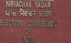 ബംഗാളില് പോലിസുകാരെ കൂട്ടത്തോടെ സ്ഥലംമാറ്റി തിരഞ്ഞെടുപ്പ് കമ്മീഷന് ബംഗാളില് പോലിസുകാരെ കൂട്ടത്തോടെ സ്ഥലംമാറ്റി തിരഞ്ഞെടുപ്പ് കമ്മീഷന്